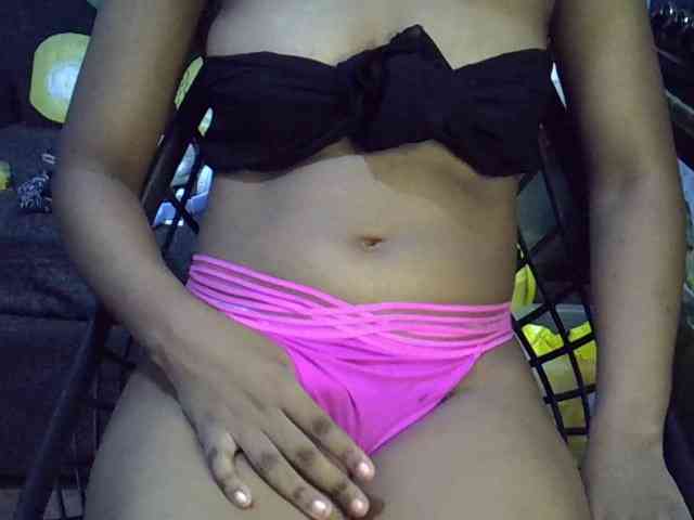 GoldenGoddess1 webcam