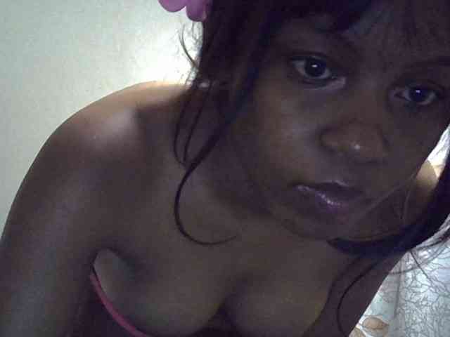 GoldenGoddess1 webcam