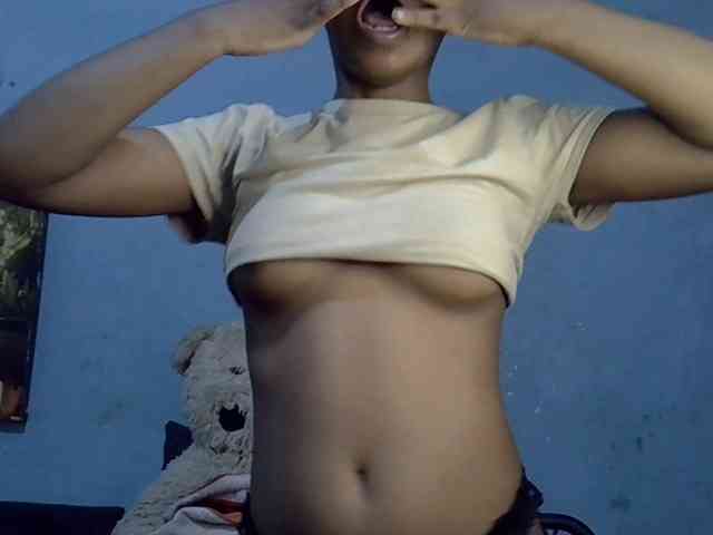 GoldenGoddess1 webcam