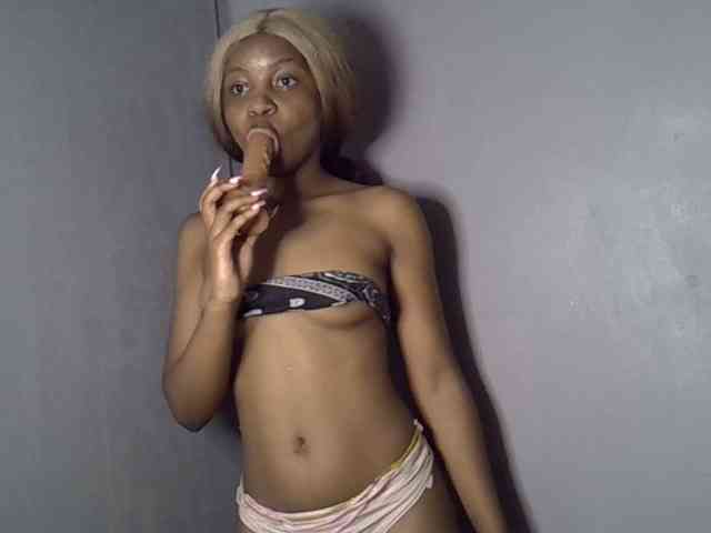 GoldenGoddess1 webcam