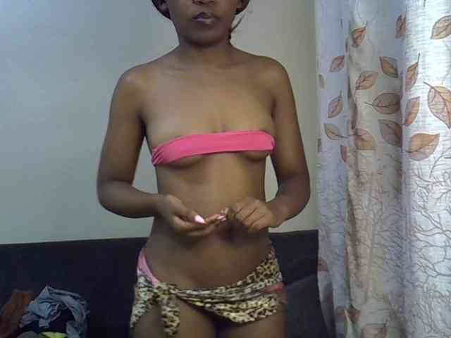 GoldenGoddess1 webcam