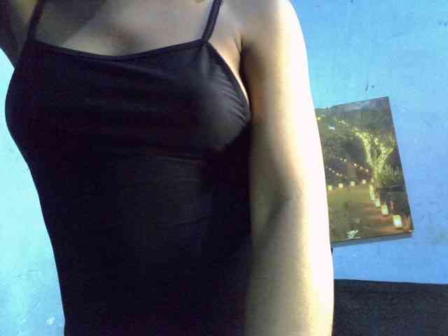 GoldenGoddess1 webcam