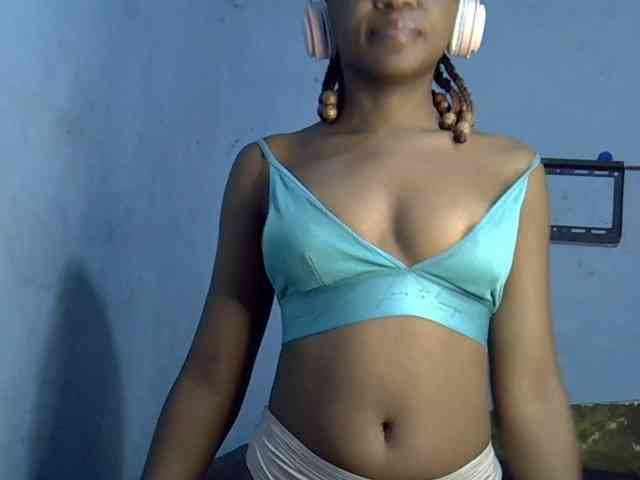 GoldenGoddess1 webcam