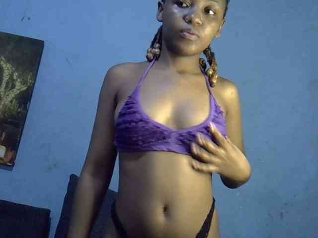 GoldenGoddess1 webcam