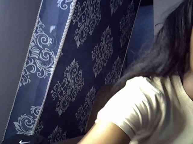 GoldenGoddess1 webcam