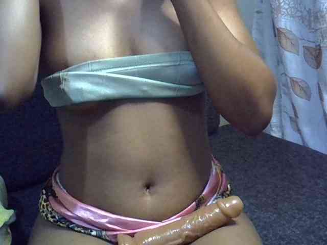 GoldenGoddess1 webcam