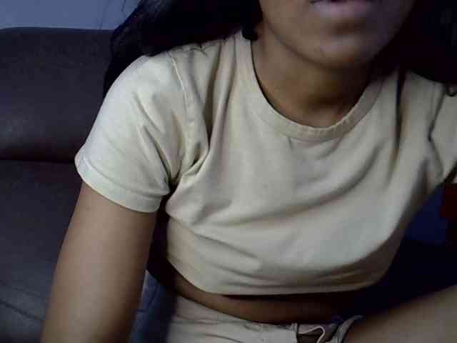 GoldenGoddess1 webcam