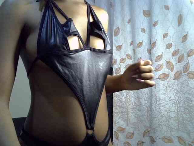 GoldenGoddess1 webcam