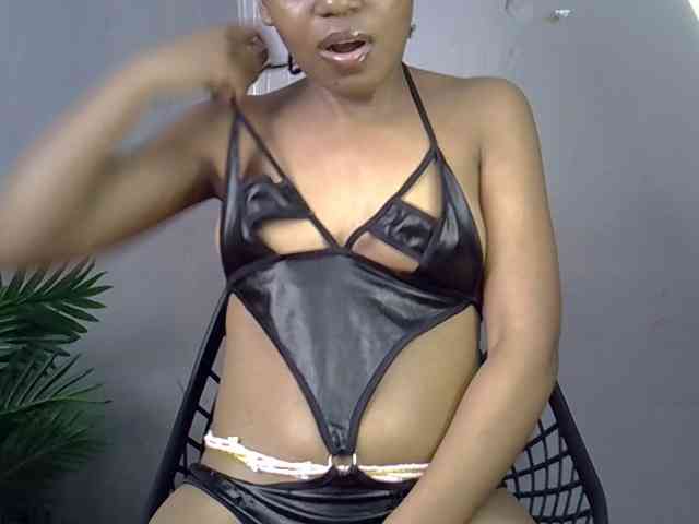 GoldenGoddess1 webcam