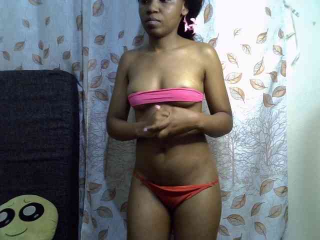 GoldenGoddess1 webcam