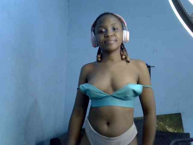 GoldenGoddess1 webcam