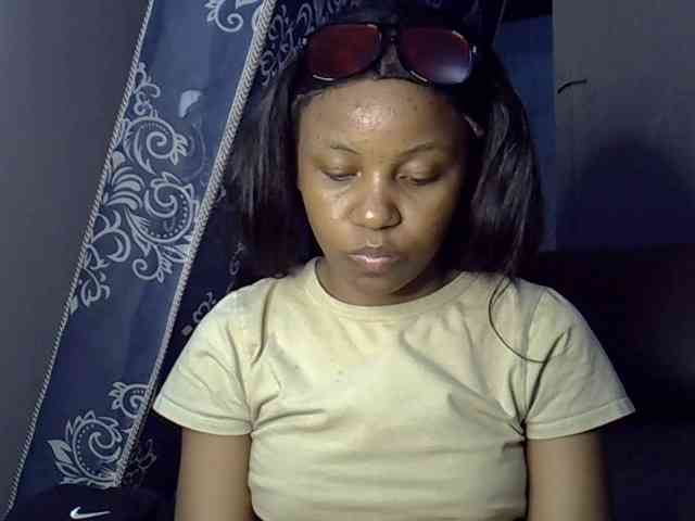 GoldenGoddess1 webcam