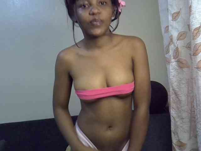 GoldenGoddess1 webcam