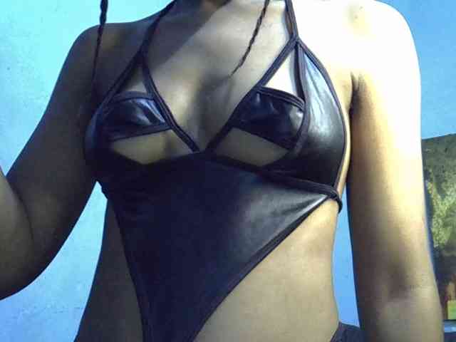 GoldenGoddess1 webcam