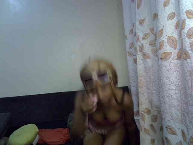 GoldenGoddess1 webcam