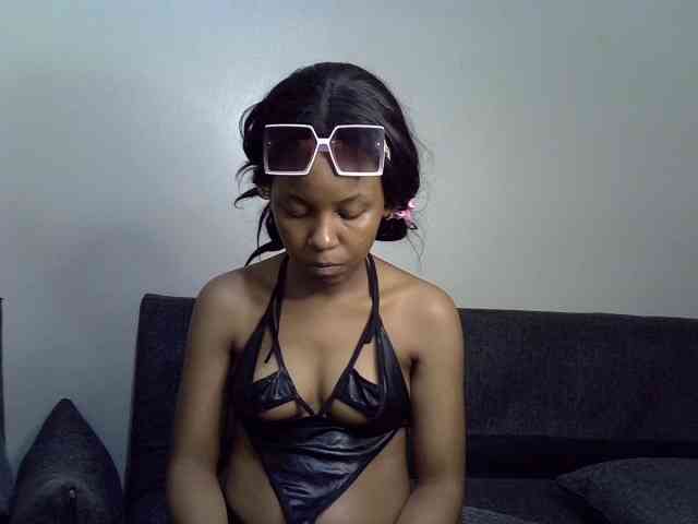 GoldenGoddess1 webcam