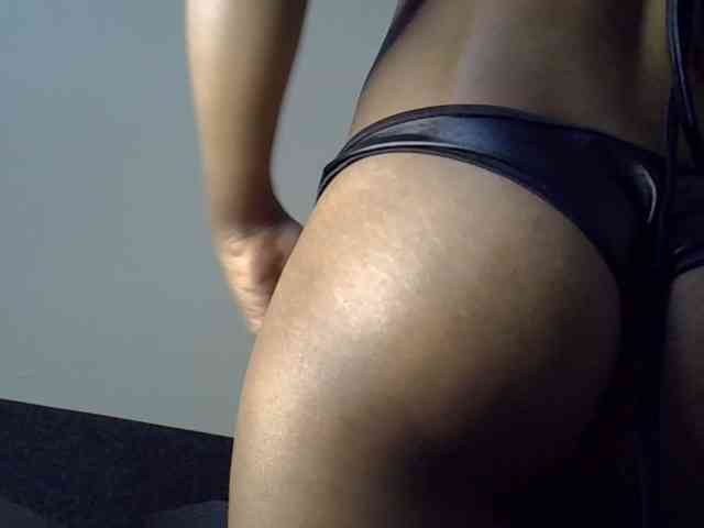 GoldenGoddess1 webcam