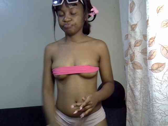 GoldenGoddess1 webcam