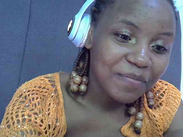 GoldenGoddess1 webcam