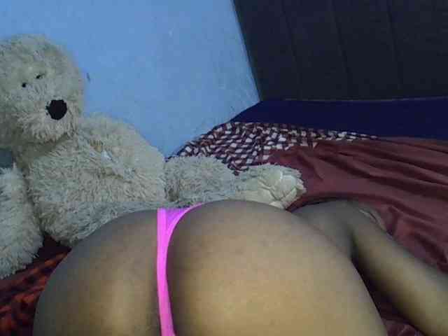 GoldenGoddess1 webcam