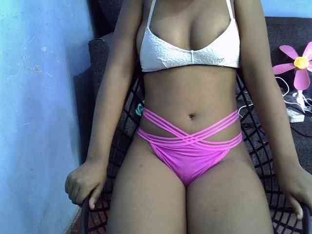 GoldenGoddess1 webcam