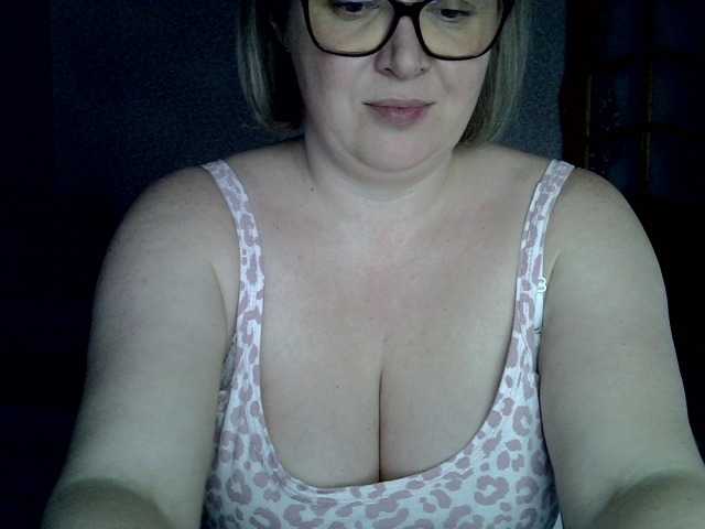 Amira65 free chat on liveonude