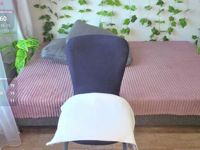  MonikaFoxys chat room