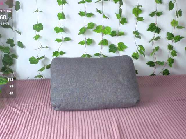 MonikaFoxys live cam