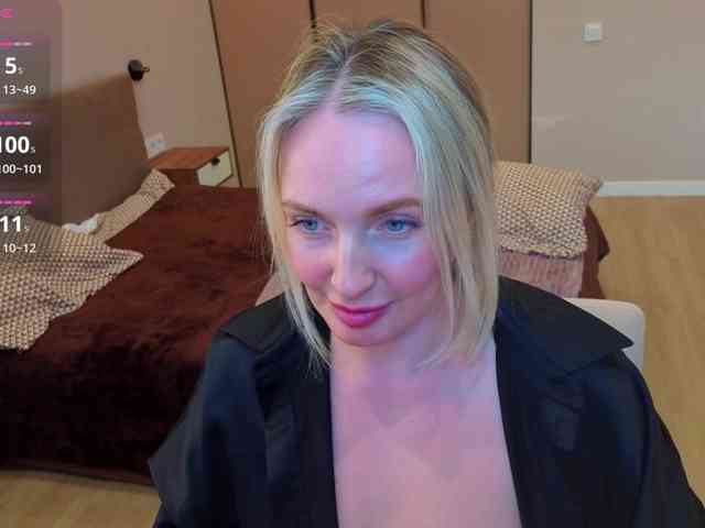 MonikaFoxys webcam