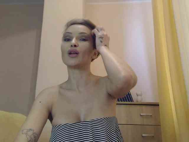 JADAPink Live Webcam on BongaCams