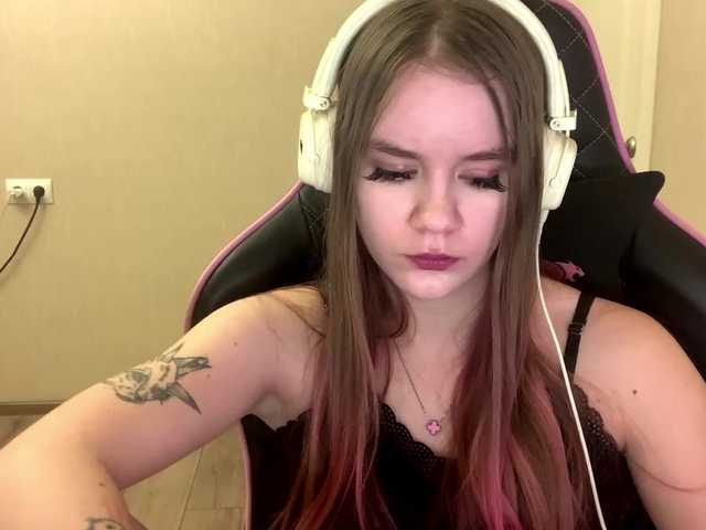 le modèle AgnesShyy est en webcam porno dans un show sur le site bongacams, il possède les tags suivants: White/Caucasian,Brunette,Shaved