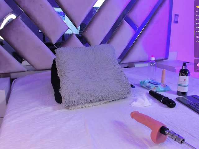 Niicolle-Evanss's BongaCams show and profile