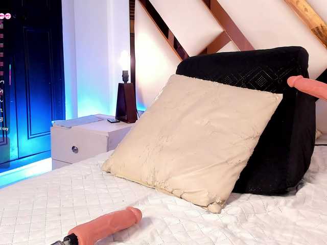 Niicolle-Evanss's BongaCams show and profile