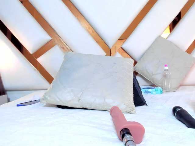 Niicolle-Evanss's BongaCams show and profile