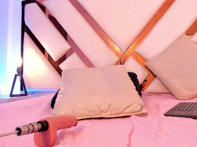 Niicolle-Evanss's BongaCams show and profile