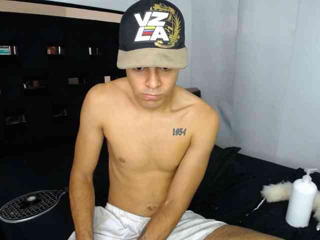 aavg777 Live Webcam on BongaCams