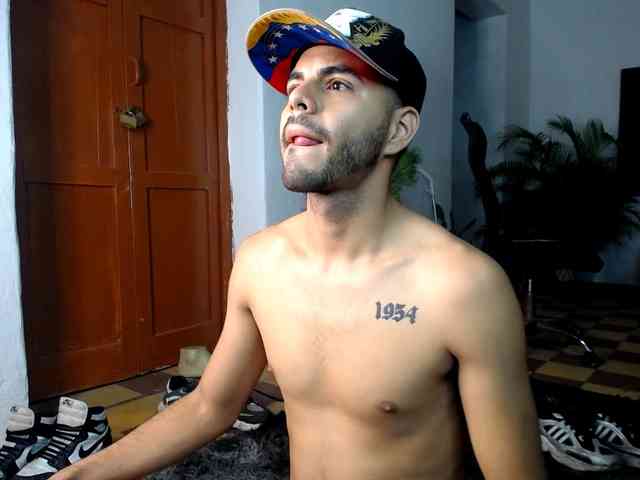 aavg777 Live Webcam on BongaCams