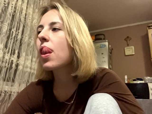 babybloonde's BongaCams show and profile