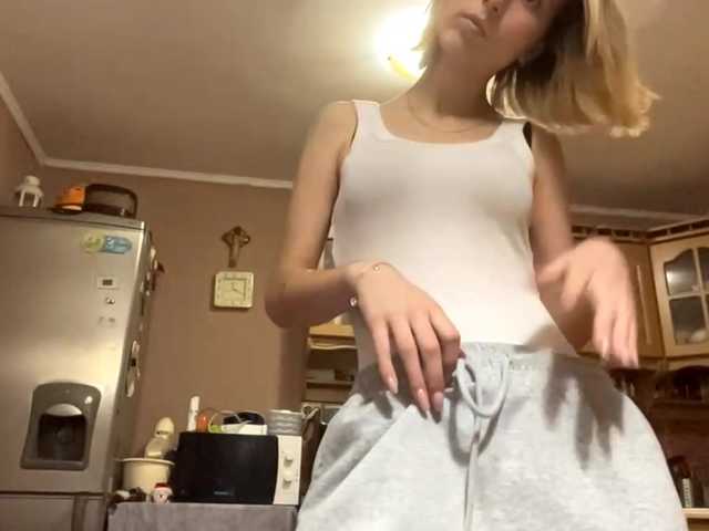 babybloonde's BongaCams show and profile