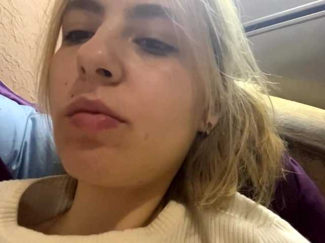 babybloonde's BongaCams show and profile