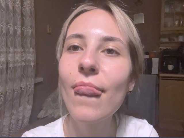 babybloonde's BongaCams show and profile