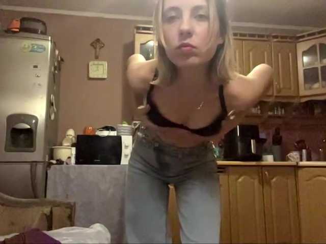 babybloonde's BongaCams show and profile