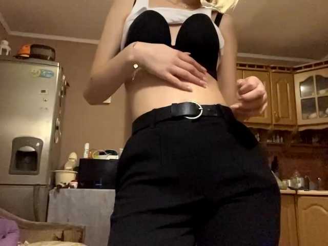 babybloonde's BongaCams show and profile