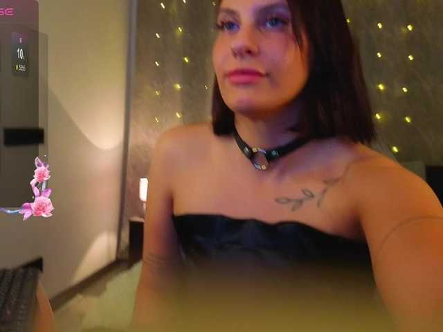 Elle-Brooke1's BongaCams show and profile