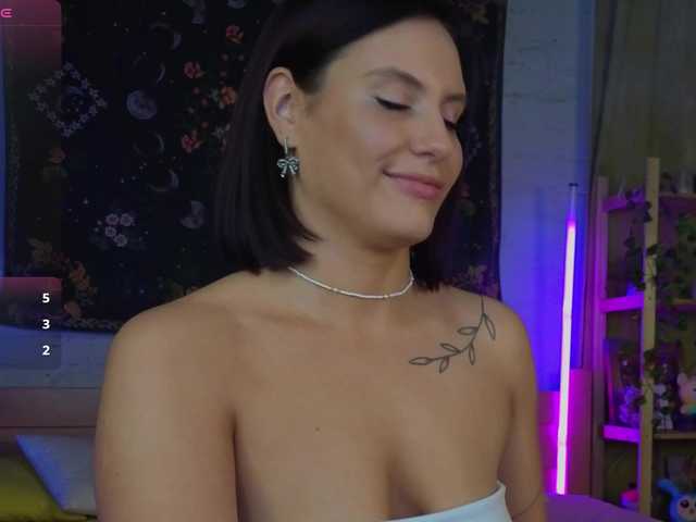 Elle-Brooke1's BongaCams show and profile