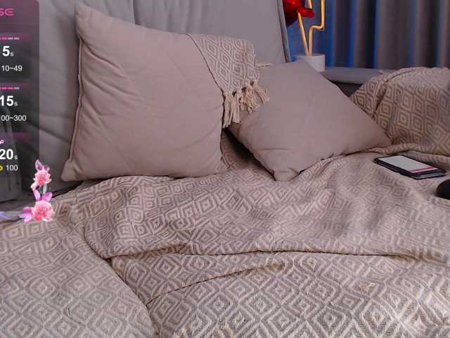 Elle-Brooke1's BongaCams show and profile