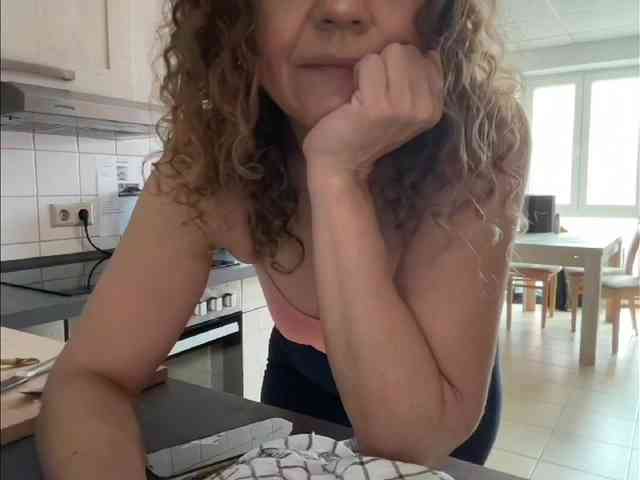 CurlyShakira CurlyShakira