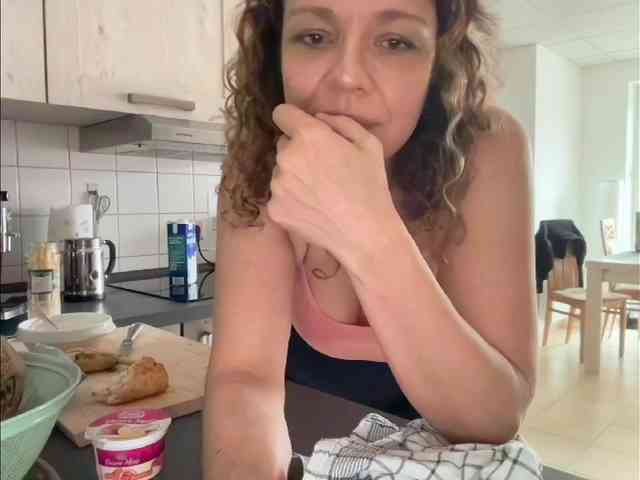 CurlyShakira CurlyShakira