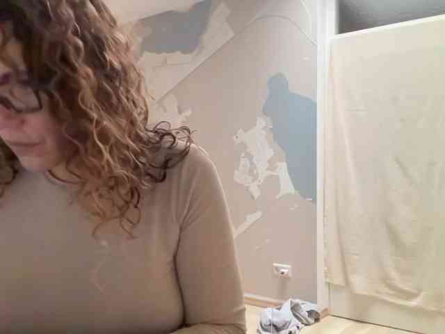 CurlyShakira webcam