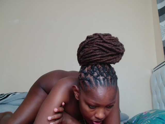 le modèle Tasty-Tamara est en webcam porno dans un show sur le site bongacams, il possède les tags suivants: Ebony,Brunette,Shaved